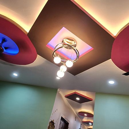 Hotel Pragya International Varanasi Esterno foto