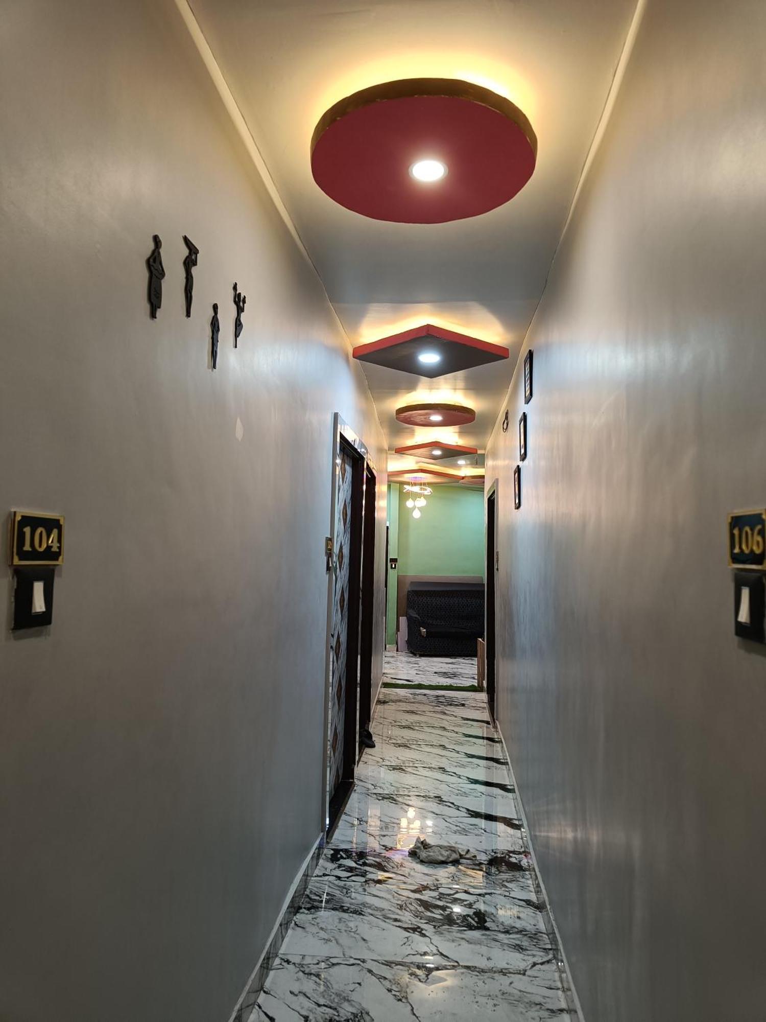 Hotel Pragya International Varanasi Esterno foto