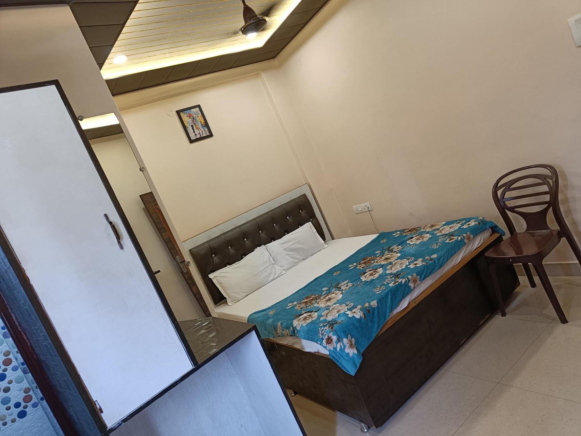 Hotel Pragya International Varanasi Esterno foto