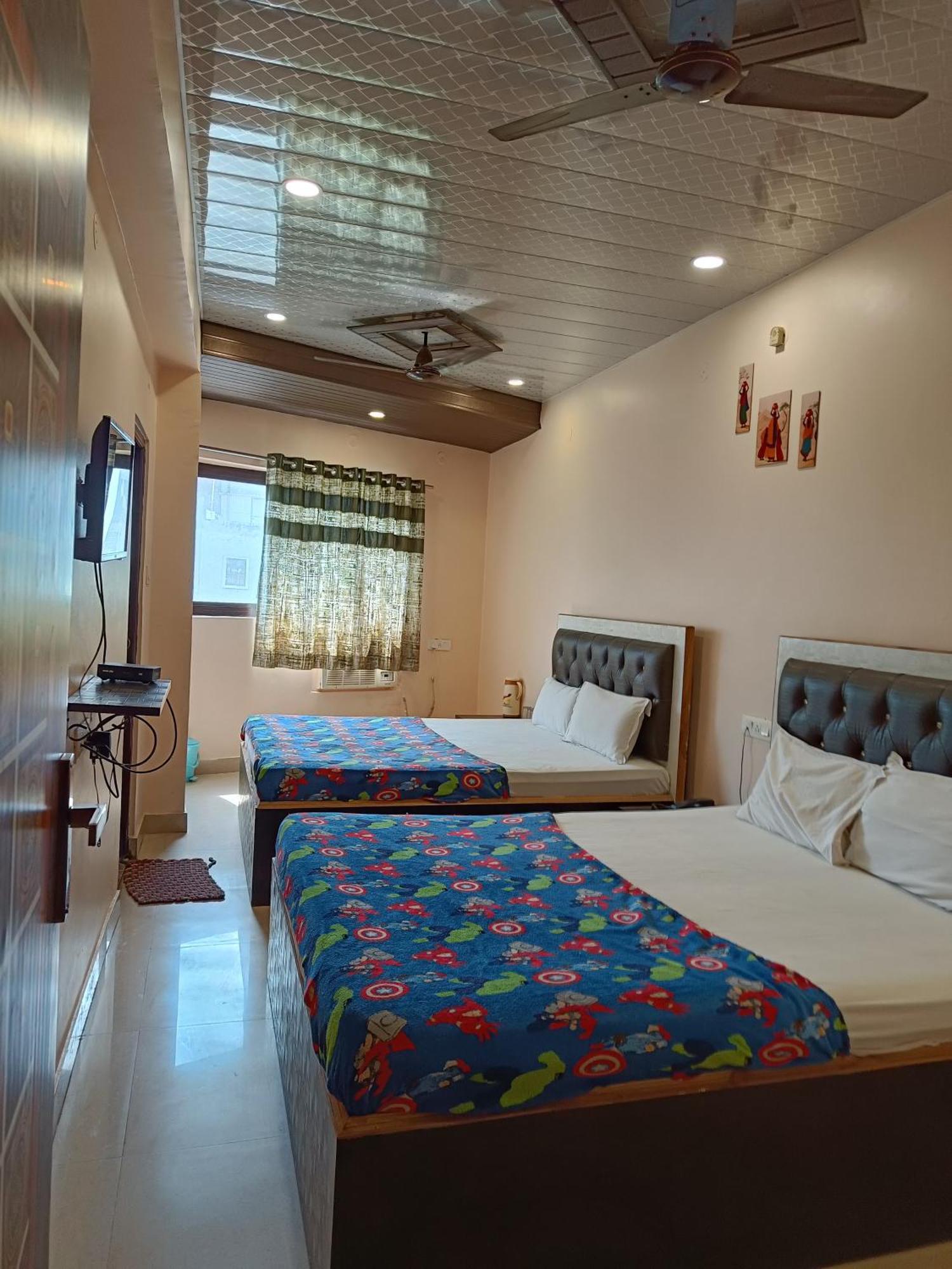 Hotel Pragya International Varanasi Esterno foto