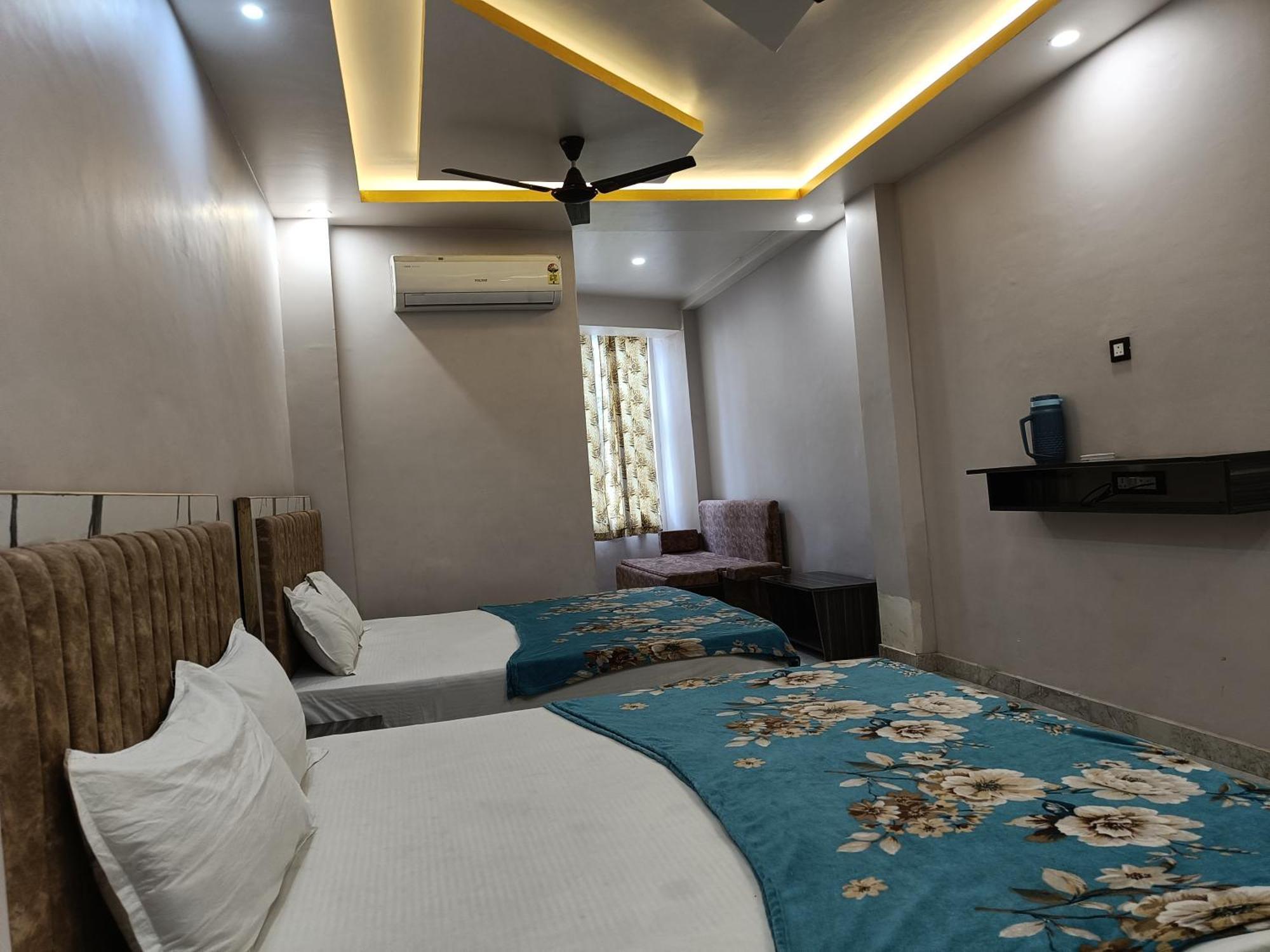 Hotel Pragya International Varanasi Esterno foto