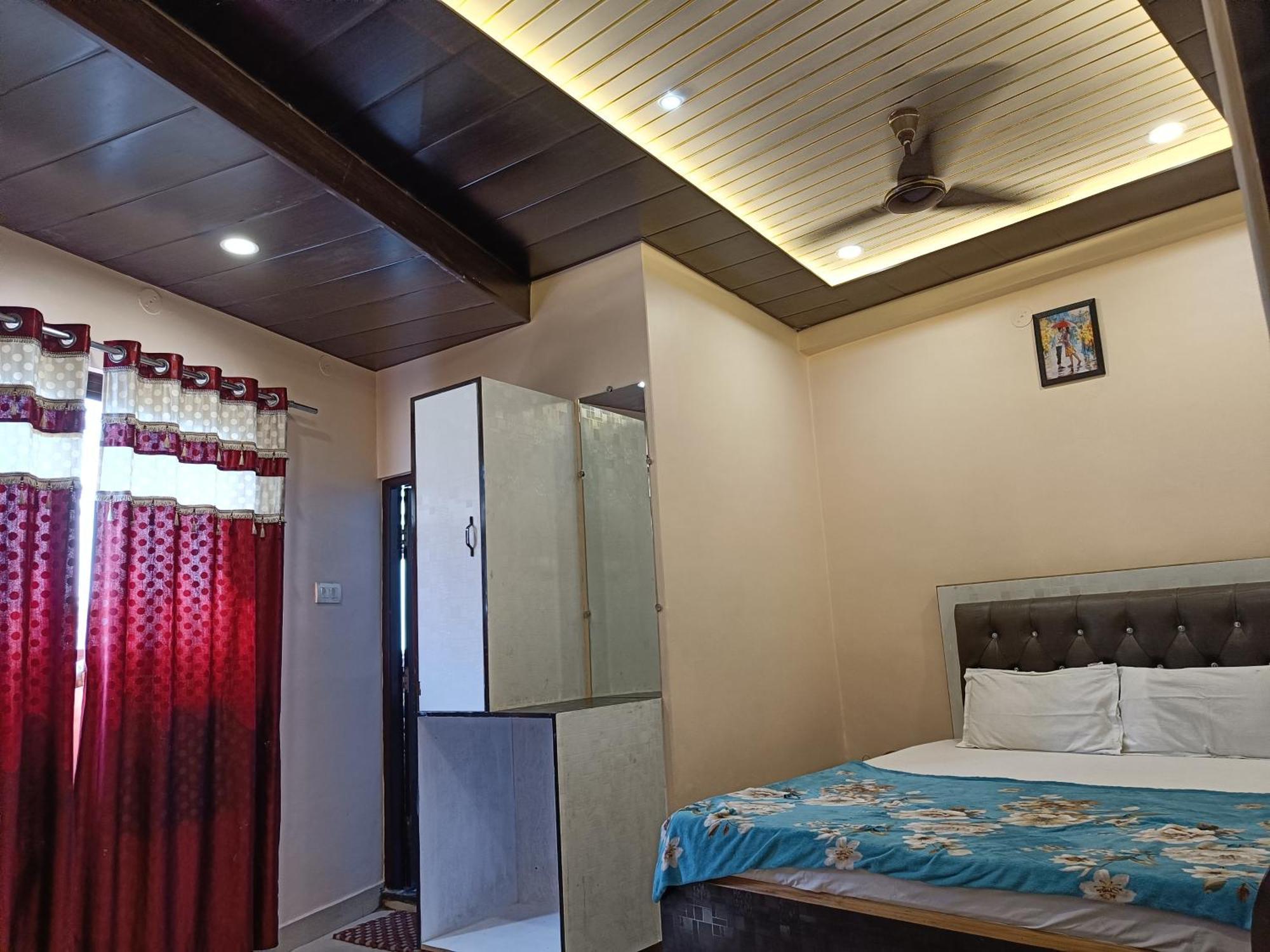 Hotel Pragya International Varanasi Esterno foto
