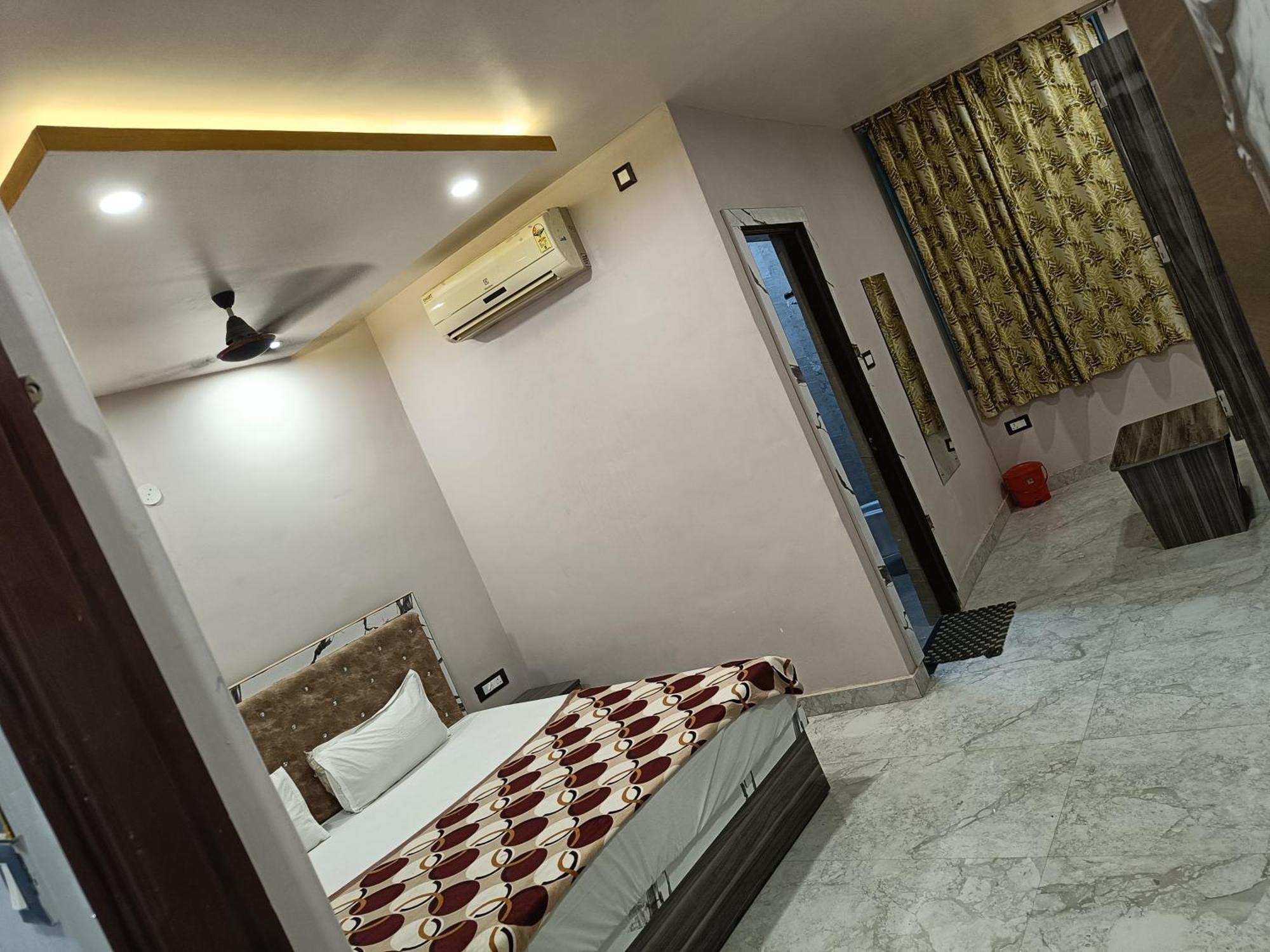 Hotel Pragya International Varanasi Esterno foto