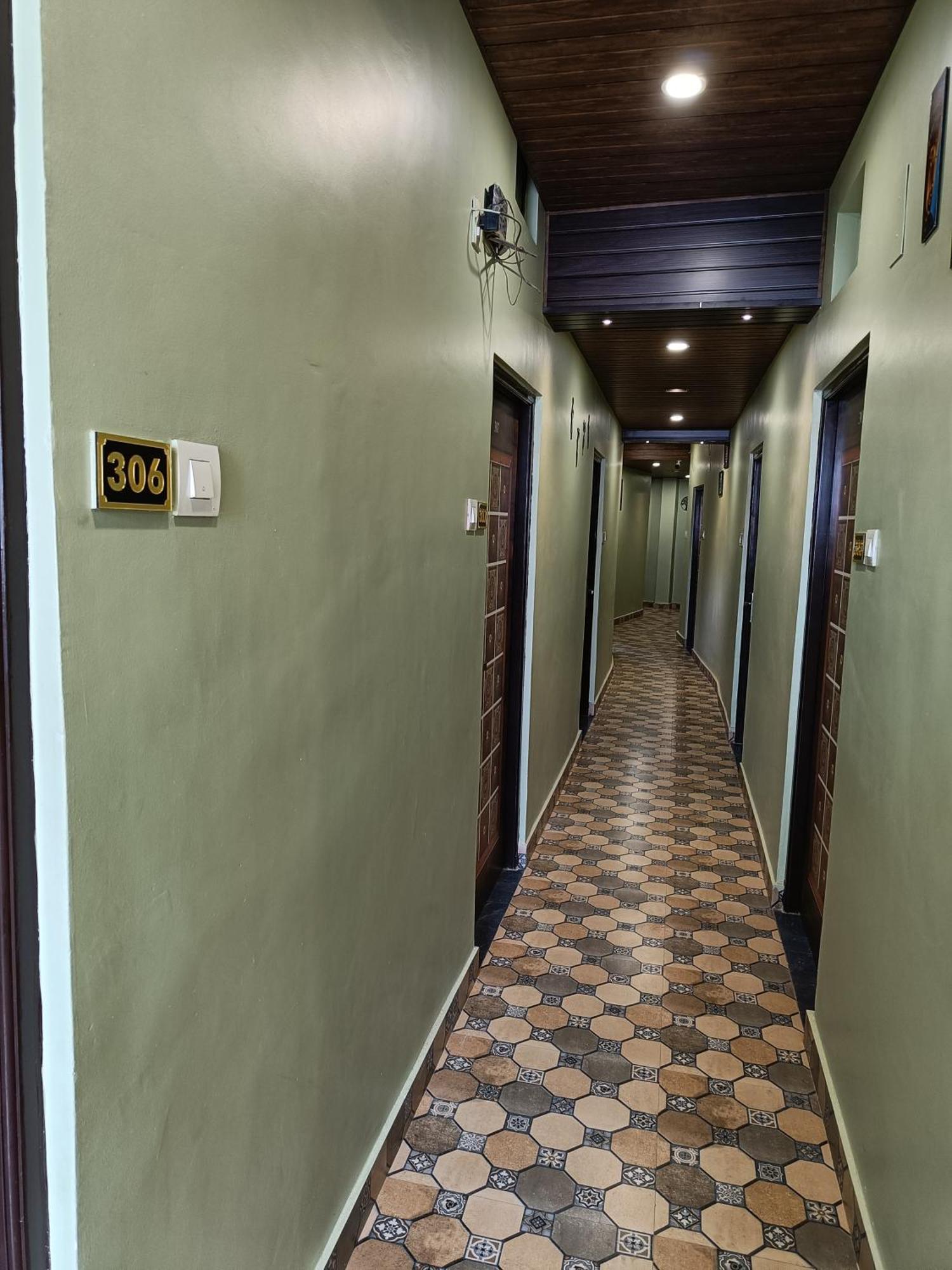 Hotel Pragya International Varanasi Esterno foto